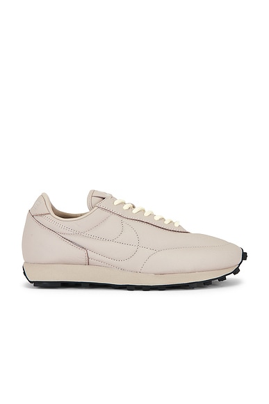 Nike Daybreak SP in Light Bone