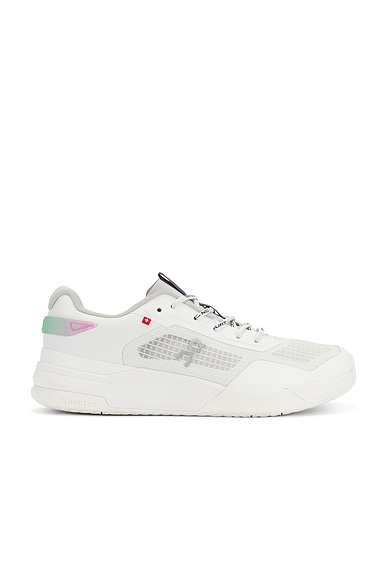 On x Z5 The Roger Advantage Sneaker in White & Ivory