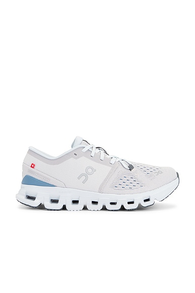 Cloud X 4 Sneaker