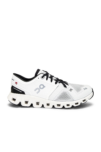 Cloud X 3 Sneaker
