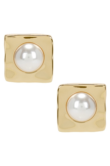 Nikki Pearl Earring