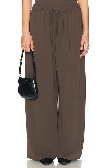 Ronny Kobo Moni Pant in Desert