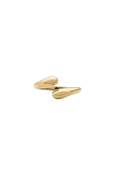 STONE AND STRAND Golden Droplet Hug Ring in 10k Yellow Gold