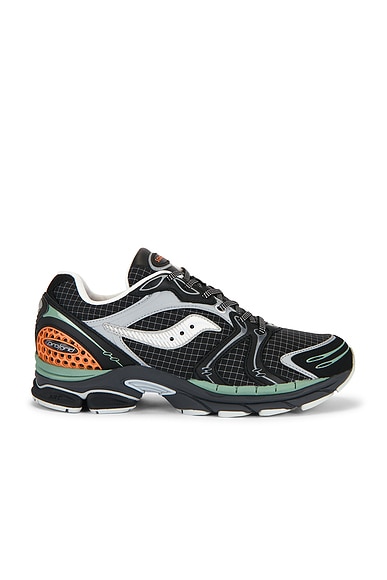 Saucony Progrid Triumph 4 Sneakers in Shadow & Silver
