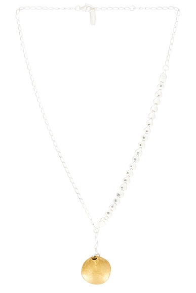 Simuero Una Concha En La Arena Necklace in Gold