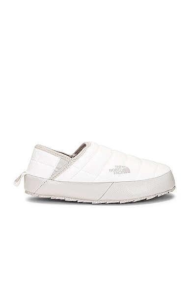 The North Face Thermoball Traction Mule in Gardenia White & Silver Grey