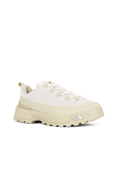 Shop The North Face Glenclyffe Urban Low Sneaker In White Dune & Gravel
