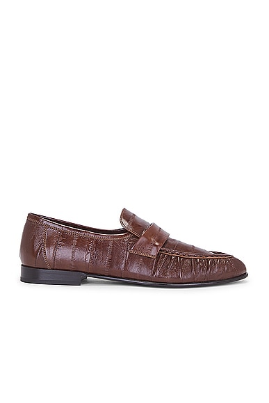 The Row Soft Loafer In 棕色