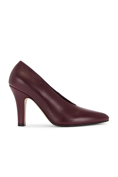The Row Prudens Pump in Bordeaubergine