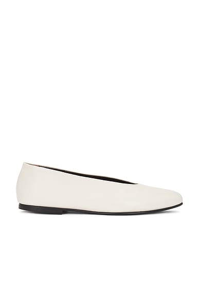 TOVE Darcy Flat in Cream