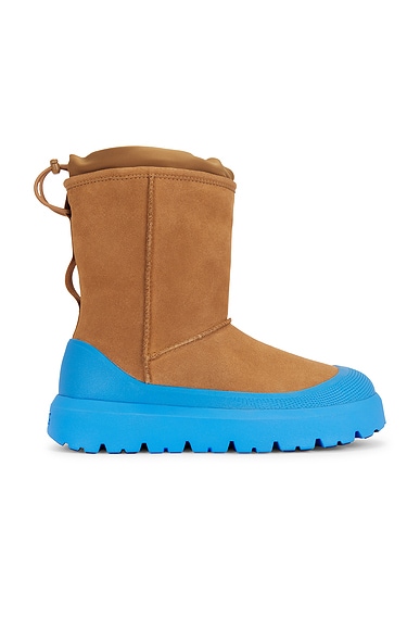 UGG Classic Short Weather Hybrid in Chestnut & Big Sky | FWRD