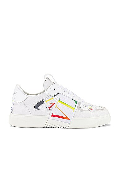 Valentino Garavani Valentino Garavani Sneaker in White | FWRD