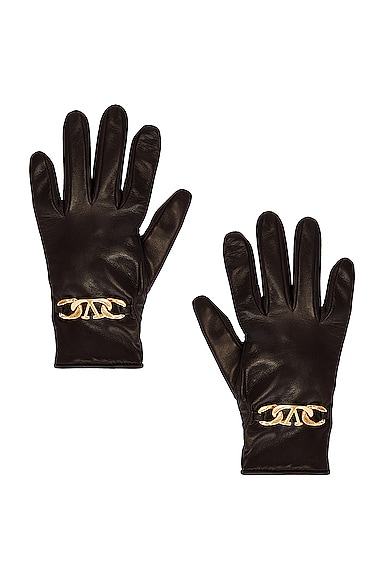 V Logo Chain Leather Glove in Chocolate