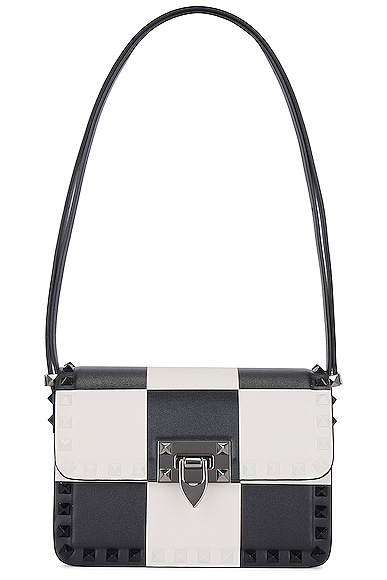 バレンティノ  バック Valentino Garavani ROCKSTUD バッグ - Nero & Milk | FWRD