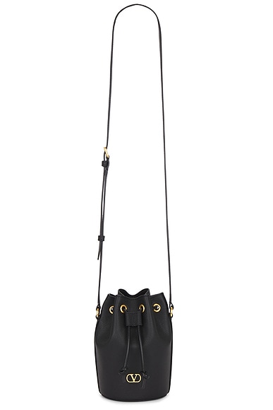 【関税＆送料込み】Valentino Garavani Rockstud Drawstring B Valentino Garavani Rubber Rockstud Thongs | Saks Fifth Avenue