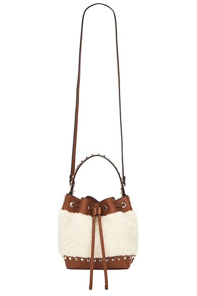 Valentino Garavani Rockstud Drawstring Bag in Naturale & Selleria