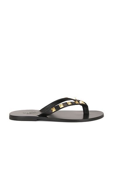 Valentino Garavani Rockstud Thong Sandal in Nero