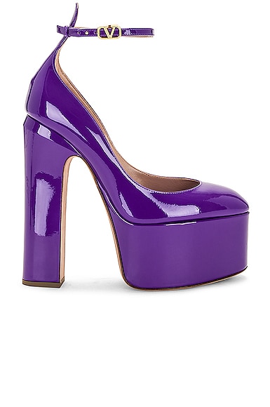 Valentino Garavani Shoes | Resort 2023 Collection | FWRD