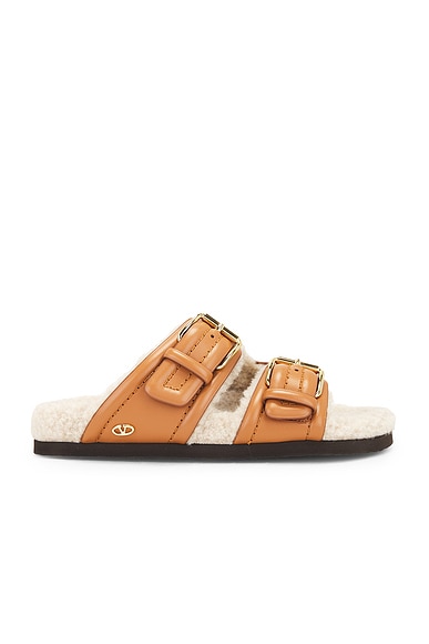 Valentino Garavani Fussfriend Slide in Almond Beige & Naturale