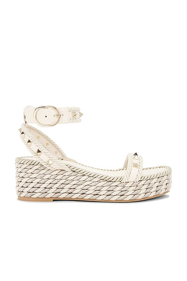 Valentino Garavani Rockstud Flatform Espadrillas in Light Ivory