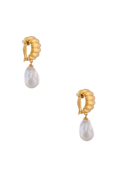 Ribbed Pearl Earrings