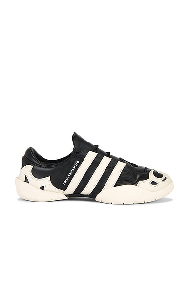 Y-3 Yohji Yamamoto Regu 2002 Sneaker in Black & Alumin | FWRD