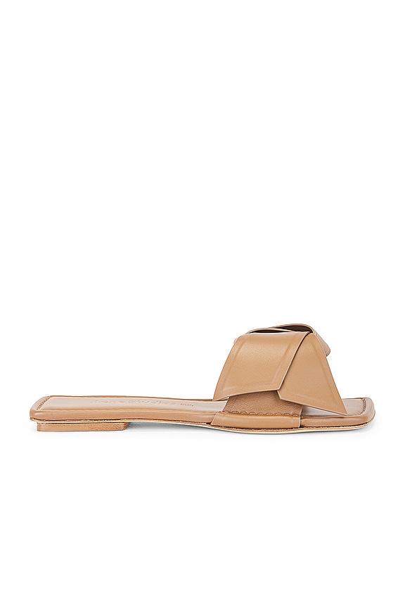 【VALENTINO】V Logo Rockstud Slide/追跡+関税+全国送料込み Valentino Garavani Rockstud Sandals in Star Gold | FWRD