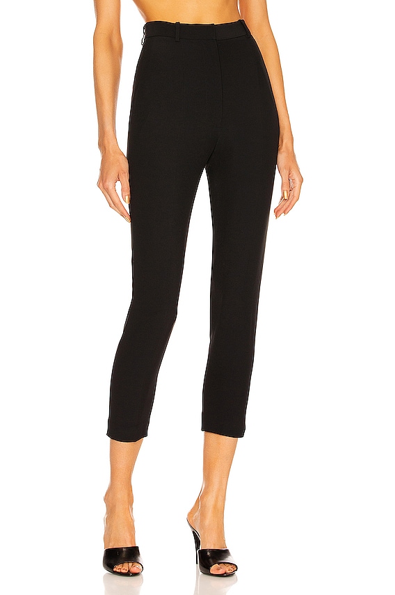 【関税＆送料込み】Jacquemus Slim Capri Pants JACQUEMUS Capri Pants in Black | FWRD