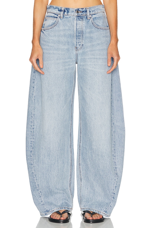 オーバーサイズの丸みのあるローライズジーンズ/Alexander Wang Oversized Low Rise Jeans in CLASSIC LIGHT INDIGO