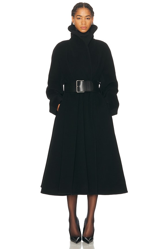 BOTTEGA VENETA パワーショルダー ウール 1B セットアップ Bottega Veneta balances structure and softness for FW26 - RUSSH