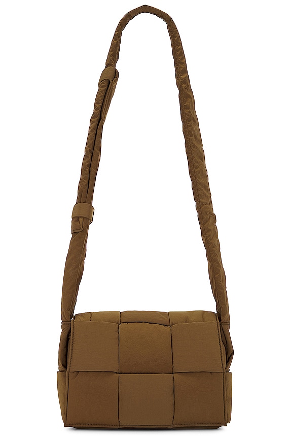 Bottega Veneta Medium Cassette Urban Leather Wave in Light