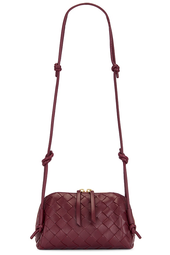 ショルダーバッグ・ポシェット THE ROW BINDLE SMALL LEATHER SHOULDER BAG The Row Small Bindle Bag in Sahara PLD | FWRD