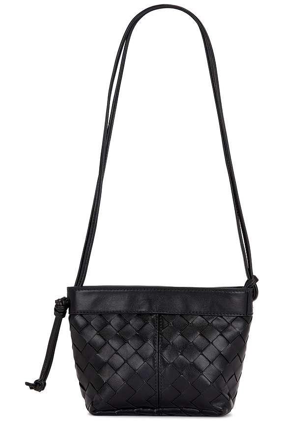 ショルダーバッグ・ポシェット INTRECCIATO PUFF POUCH Bottega Veneta Puff Pouch On Strap Intrecciato Leather Bag