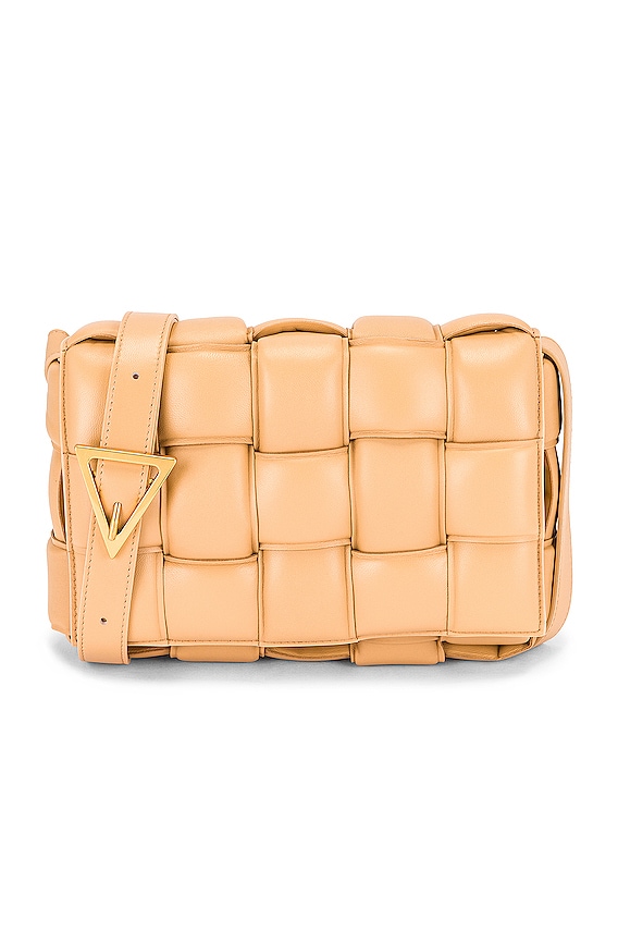 ☆韓国の人気【MIU MIU】☆matelasseカメラバッグ ☆ ☆韓国の人気【MIU MIU】☆matelasseカメラバッグ ☆ (MiuMiu