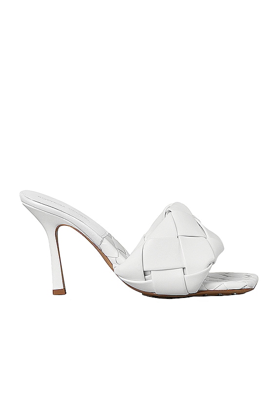 BALENCIAGA ホワイトブーティ Balenciaga Heeled Toe Boots in Chalky White | FWRD