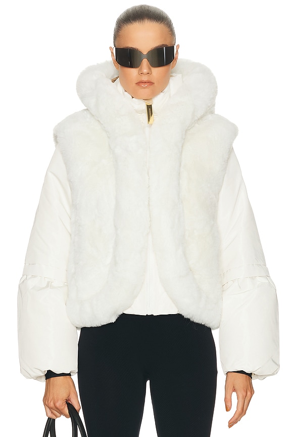 Chloe　ファージャケット　白　ショート丈　クロエ　UK８サイズ　【A94】 Chloe Crop Fur Jacket in Papyrus White | FWRD