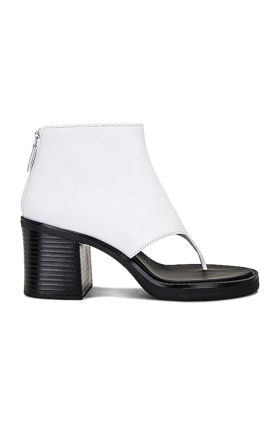 BALENCIAGA ホワイトブーティ Balenciaga Heeled Toe Boots in Chalky White | FWRD