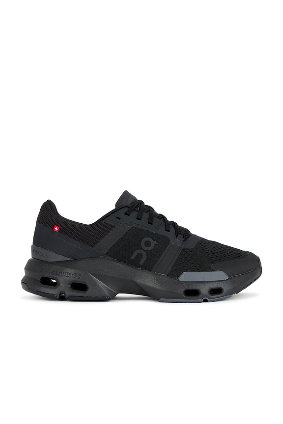 ROA Hiking Minaar in Black | FWRD