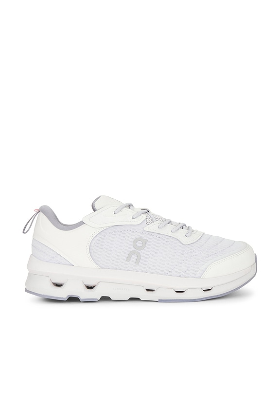 On x Z5 The Roger Advantage Sneaker in White & Ivory | FWRD