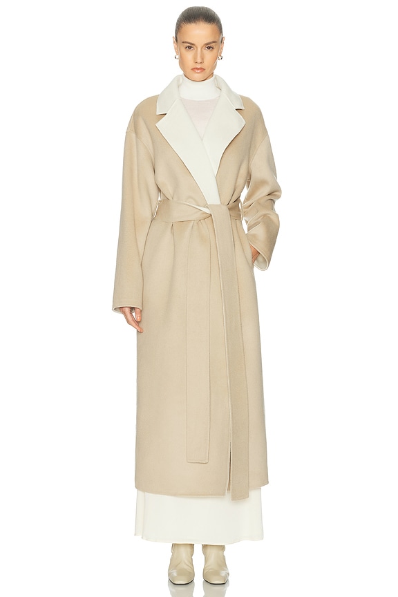 美品！Acne Studios コート　オフホワイト Acne Studios' Camero Gets New Sizes and Colors for FW25