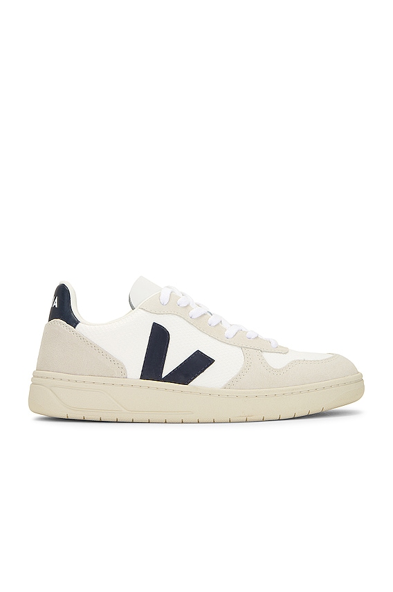 jn0504jnページ Givenchy New Line Mid Top Sneaker in White | FWRD