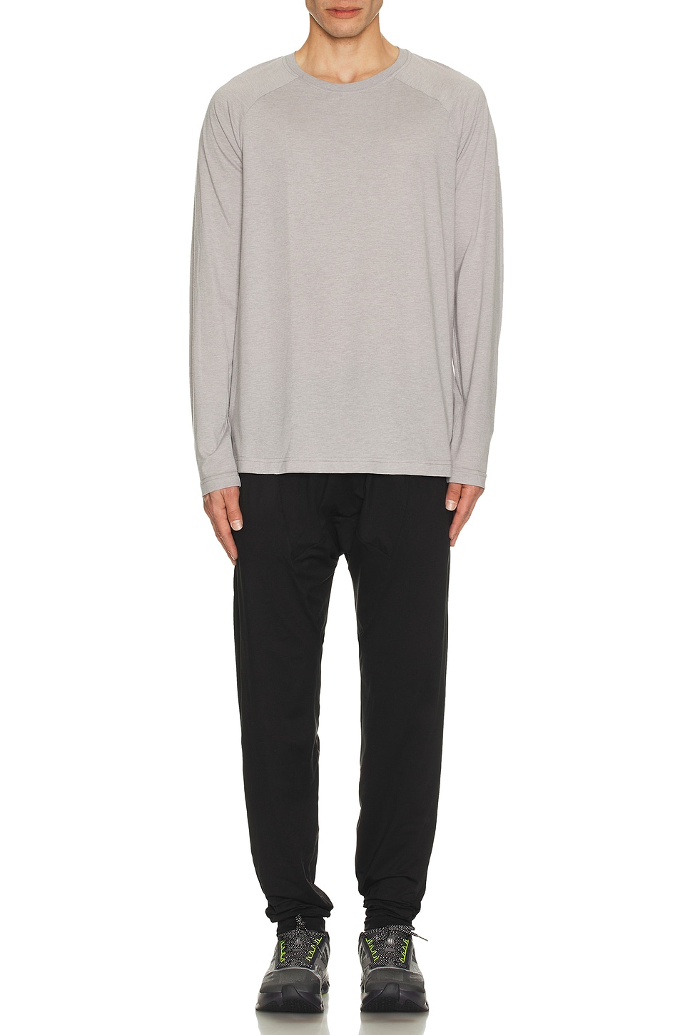 Image 1 of alo The Triumph Long Sleeve T-Shirt in Athletic Heather Grey
