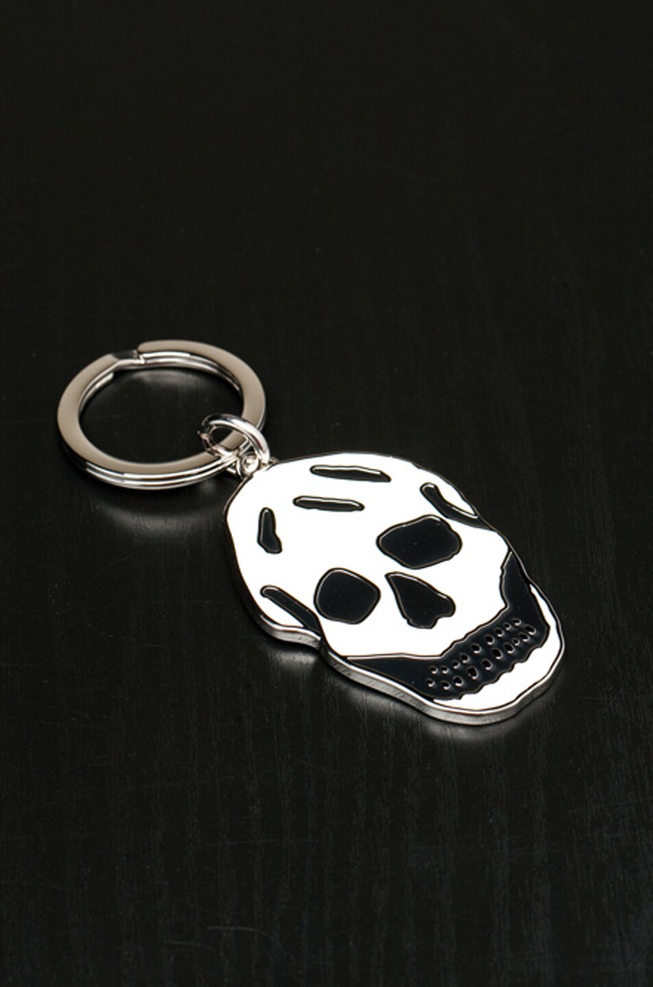 Image 1 of Alexander McQueen Enamel Skull Key Ring Key Chain in Black & White