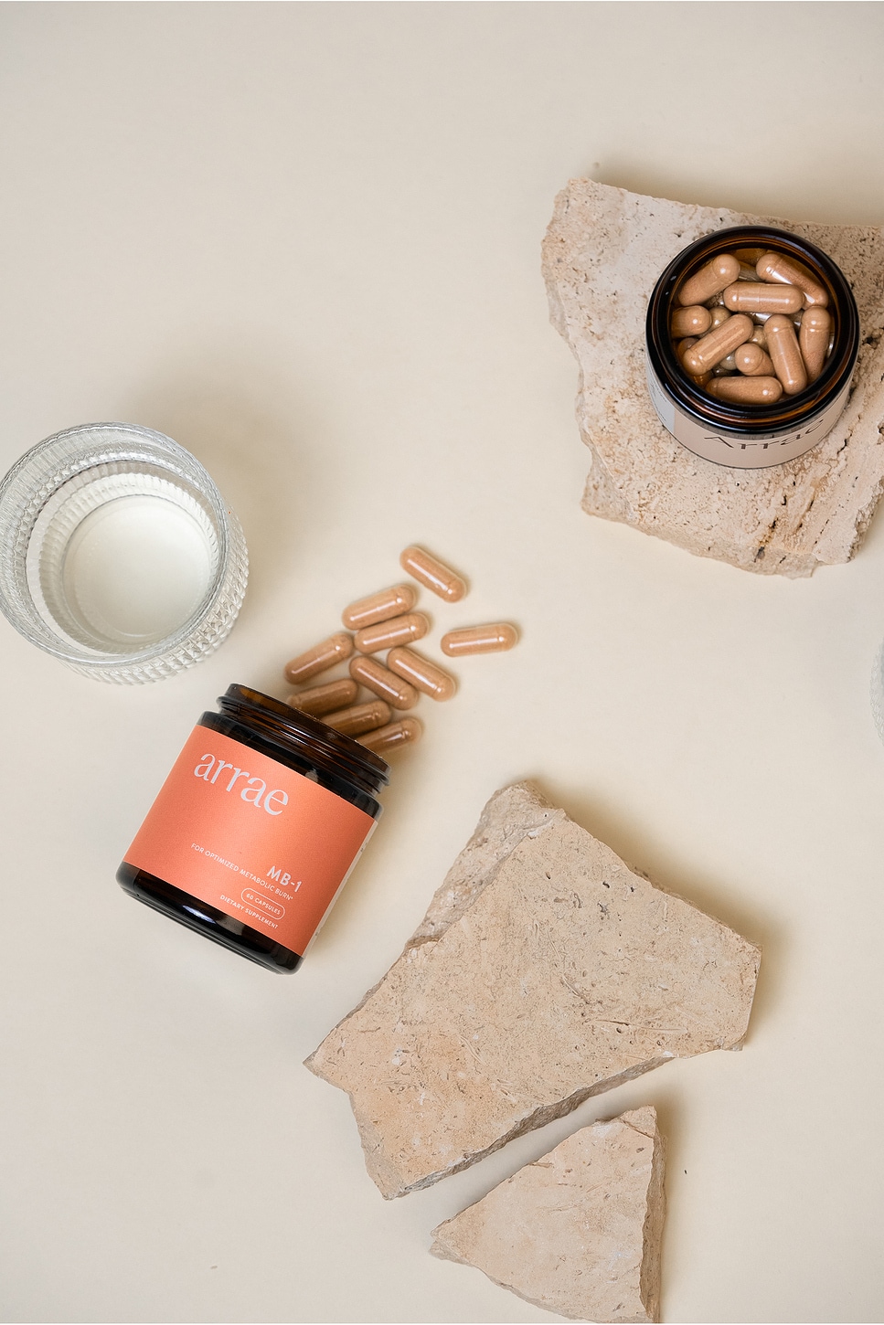 Arrae MB-1 Metabolism Capsules - detail view in Peach