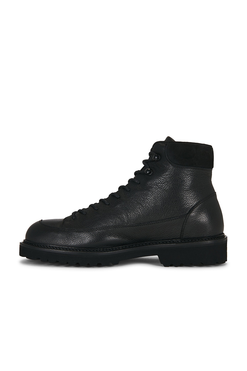 COMMON PROJECTS 피우마 가죽 하이커 부츠