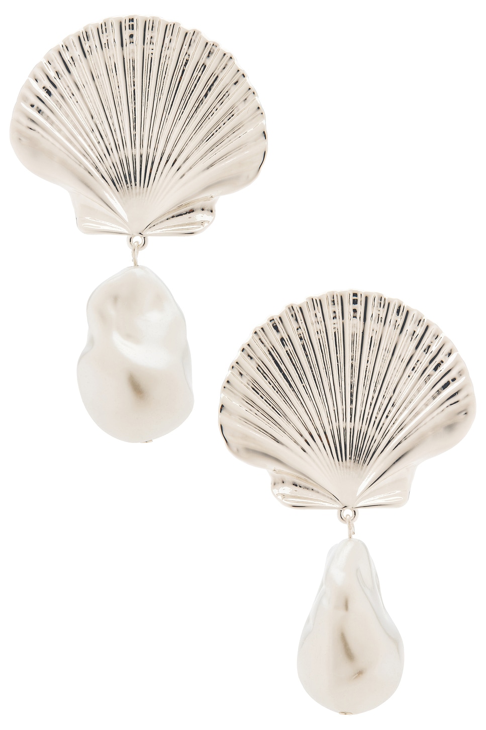 Scallop Earrings in Metallic Silver