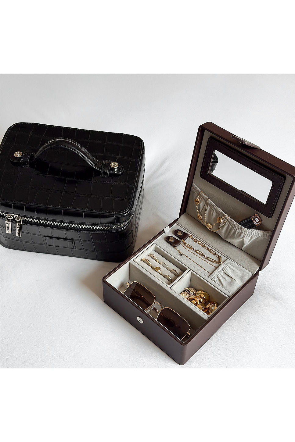 Etoile Collective Capsule Case In Brown