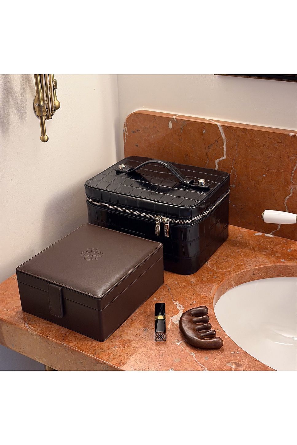 Etoile Collective Capsule Case In Brown