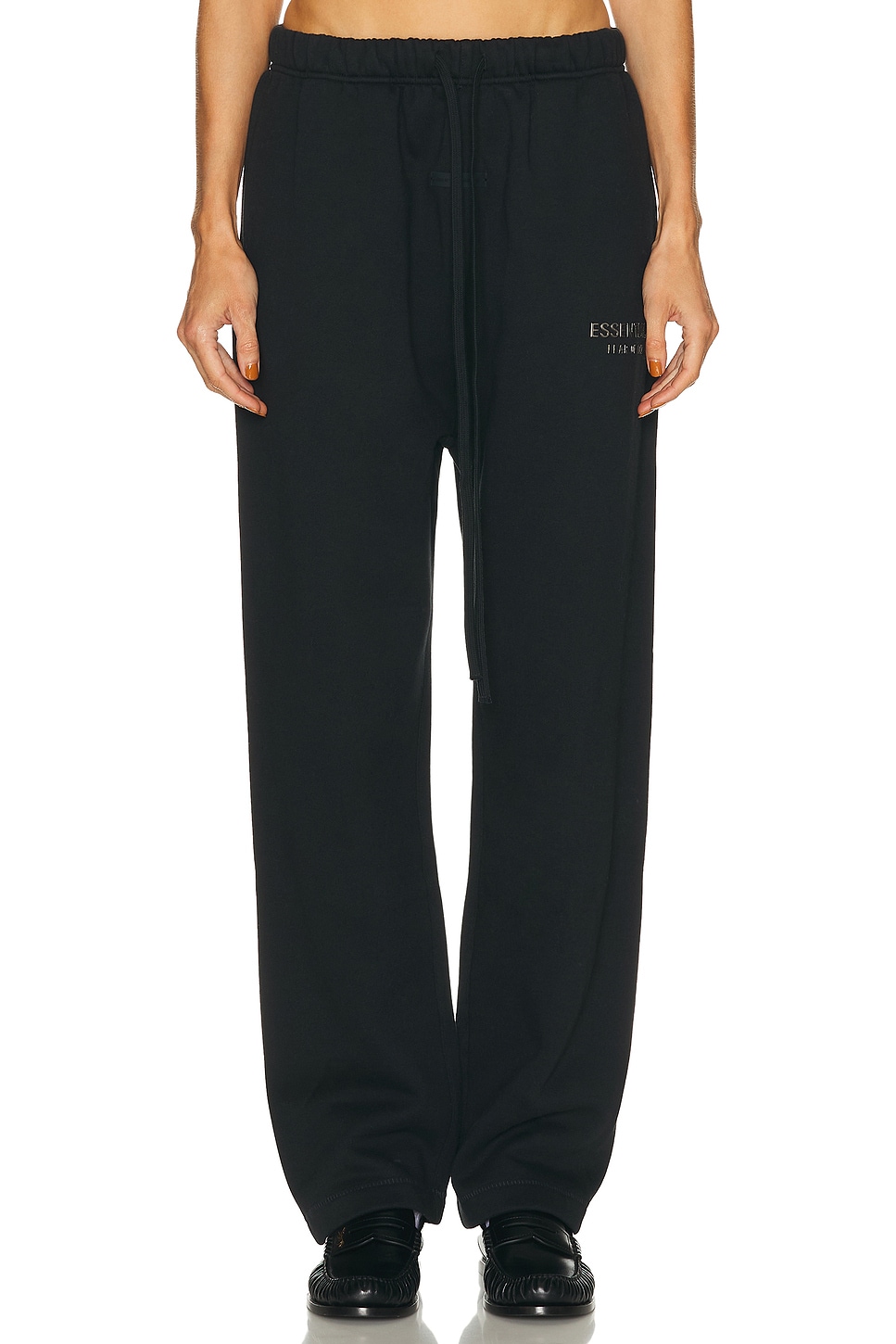 Essentials Fleece Relaxed Sweatpant In Black