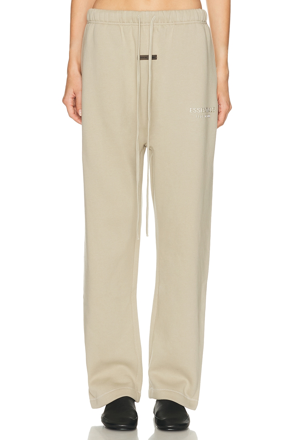 Essentials Fleece Relaxed Sweatpant In Gray